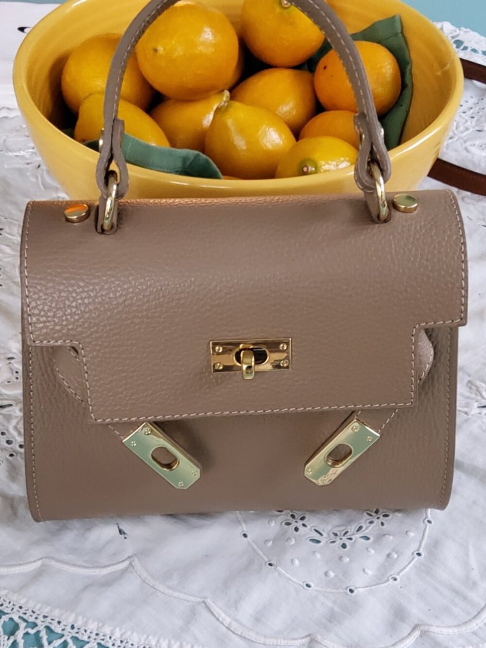 Vera Pelle Genuine Leather Crossbody bag in Tan
